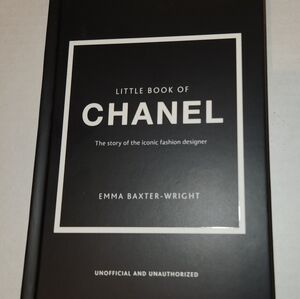 NWOT Chanel little book